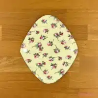 LanaLuna wasbaar inlegkruisje met flanel geel met roosjes