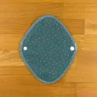 LanaLuna wasbaar inlegkruisje met flanel groen met roze stippen